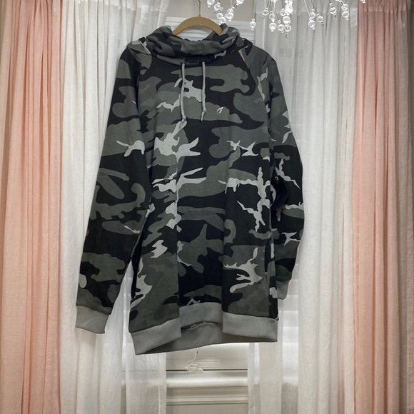 arsnl Other - NWT Camouflage Hoodie Medium with pockets Item# 16